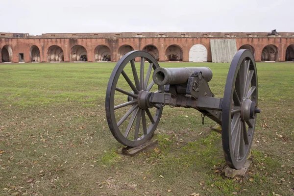 19Th Century Kanon Vid Fort Pulaski Georgien — Stockfoto