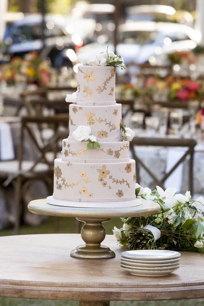 Four Tier Wedding Cake White Roses — Stock Photo, Image