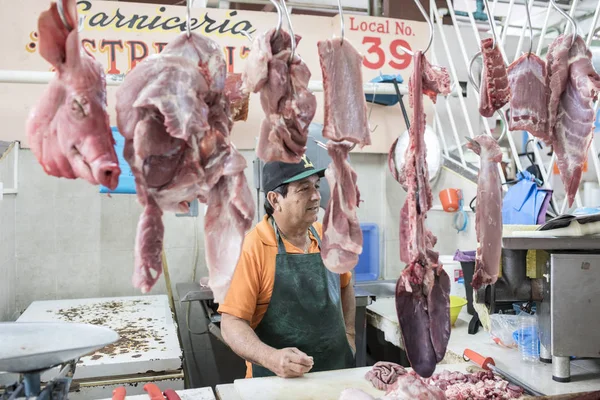 Cozumel México Janeiro 2019 Açougueiro Não Identificado Fica Atrás Porco — Fotografia de Stock