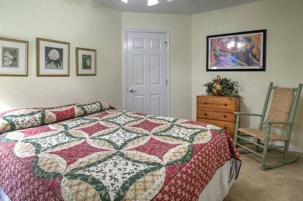グレンデール サウスカロライナ州 アメリカ 5月17 2016 近代的な住宅の寝室のインテリア — ストック写真