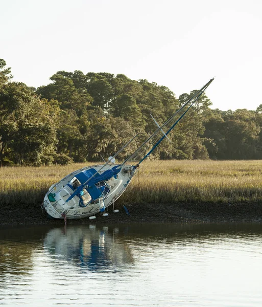 Overturned Fishing Boat Hurricane Matthew South Carolina — Stock Photo, Image