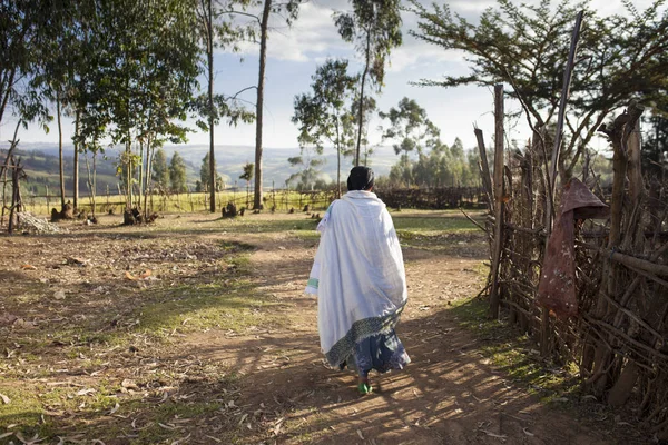 Addis Ababa Ethiopia Circa November 2014 Rear View Person Walking — Stock Photo, Image