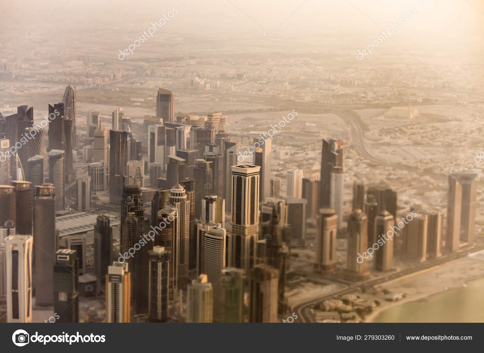 ドーハ カタールのダウンタウンの航空写真は チルトシフトレンズを介して撮影 ストック写真 C Wollwerth