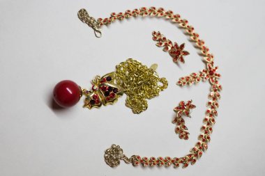 Kadınlar için güzel mücevherler