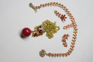 Kadınlar için güzel mücevherler