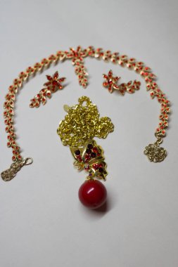 Kadınlar için güzel mücevherler