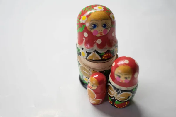 Russische Puppen sind Souvenirs aus Russland — Stockfoto