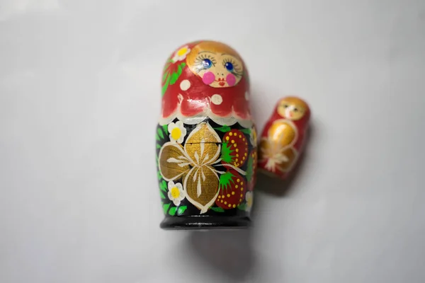 Russische Nistpuppen - Souvenir aus Russland — Stockfoto