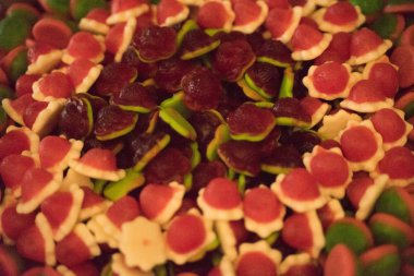 marmelat, marshmallow, karamel birçok renkli tatlılar - tatlılar