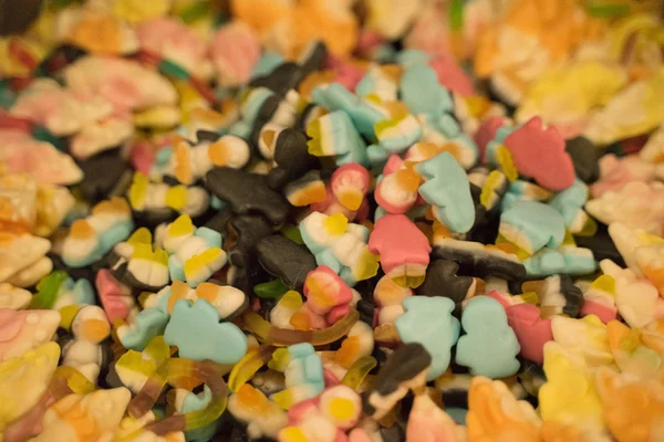 Farklı formlarda çok renkli tatlılar - marmelat, marshmallow — Stok fotoğraf
