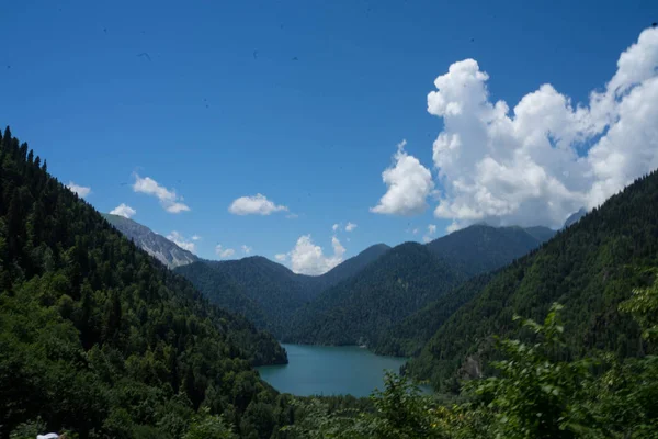 Abhazya'daki Ritz Gölü — Stok fotoğraf