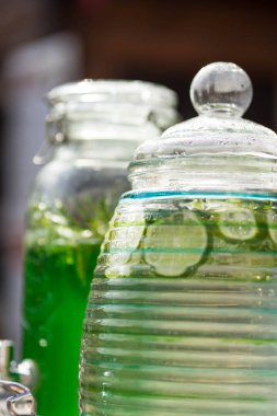 Cam sürahide limonata