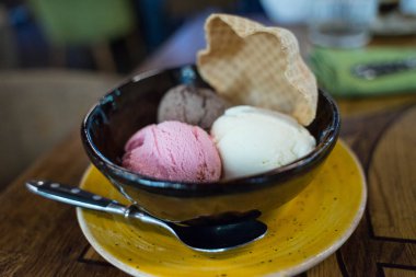 çok renkli buzlu üç topları