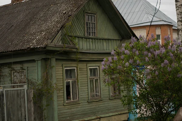 Old green wooden house with a roof — Stock Photo, Image