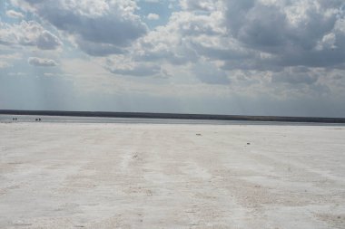 Beyaz tuz gölünde tuz.