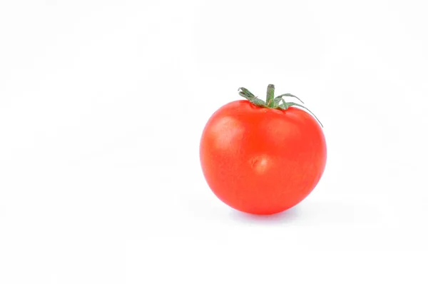 Tomate Isolado Sobre Fundo Branco — Fotografia de Stock