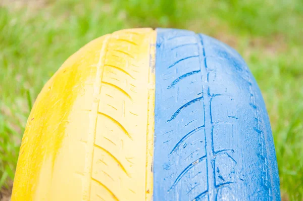 Onderdeel Van Een Auto Rubber Band Geschilderd Geel Blauw Als — Stockfoto