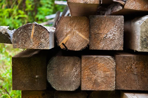 Une Tranche Bout Planches Bois Épaisses Empilées Dans Une Pile — Photo