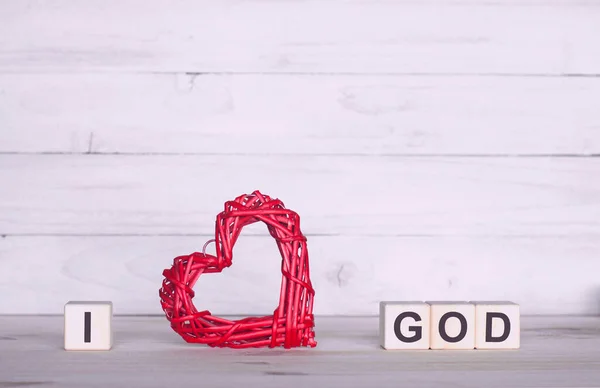Amo Deus Inscrição Cubos Madeira Num Fundo Branco Coração Vermelho — Fotografia de Stock