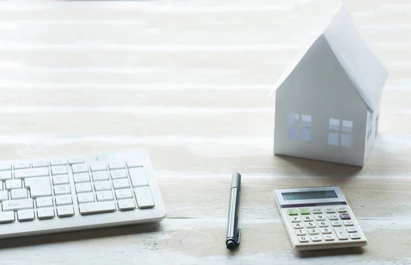 Calculadora Teclado Computadora Casa Miniatura Papel Sobre Una Mesa Madera — Foto de Stock