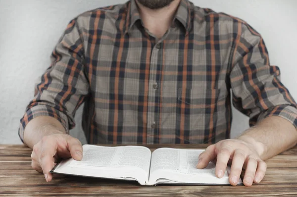 Opened Bible Book Hands Man Sitting Wooden Table — Stock Photo, Image