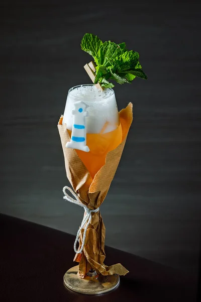 Mousserande Och Skummig Cocktail Serverad Ett Champagneglas — Stockfoto