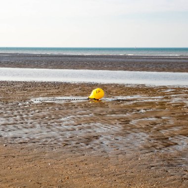 Sarı kurtarma şamandırası