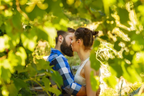 Stylish Hipster Couple Kissing Green Leaves Bearded Man Kiss Embracing — Stock Photo, Image