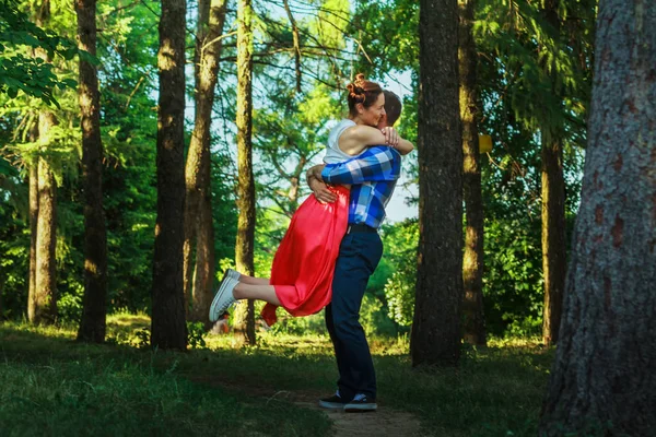 Attractive Young Couple Hugging Each Other Pathway Forest — Stock Photo, Image