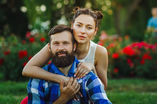 Close Portrait Attractive Brunette Woman Her Handsome Bearded Boyfriend Park — Stock Photo, Image