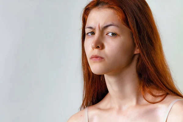Duygu Duygular Güzel Kızıl Saçlı Kadın Moda Portre Ifade Kameraya — Stok fotoğraf