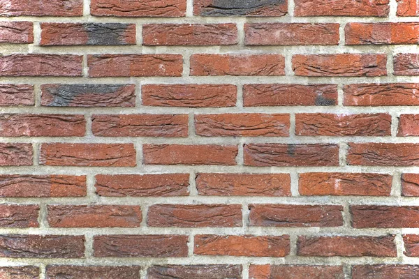 Κλείστε το τοίχο από τούβλα κόκκινο χρώμα. Παλιά τούβλα με ίχνη φωτιάς. Τέλειο φόντο — Φωτογραφία Αρχείου