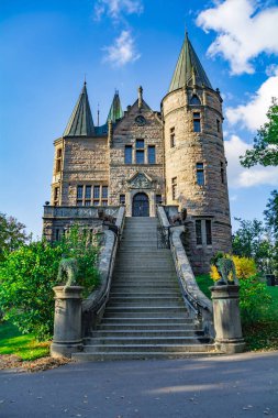 Güney İsveç, Smaland Teleborg Kalesi ön görünümü. Antik mimari, kuleli klasik mimari