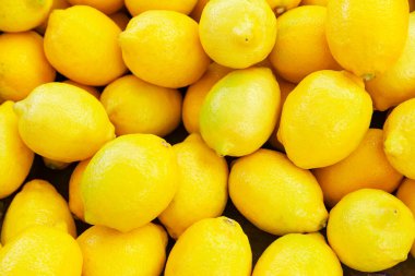 Limonların Meyve ve Sebzelerde Renkli Gösterimi Sokak Pazarı, yerel üreticilerin organik ekolojik gıdaları