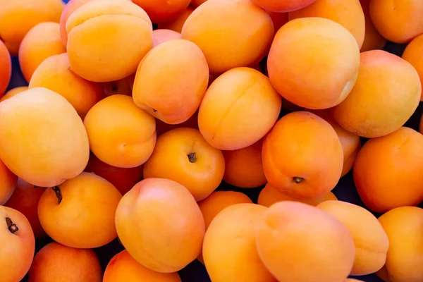 Ripe apricots fruit on a street fruit vegetables market, ecological food, background — Stock Photo, Image