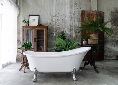 dekorasyon olarak klasik banyo ve yapay bitkiler ile şık banyo iç 