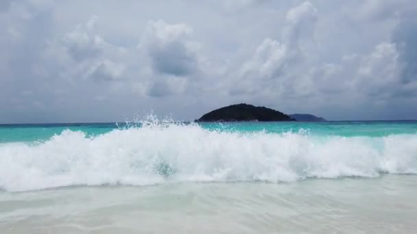 Вид Узбережжя Океанські Хвилі Хмарне Небо Пхукет Таїланд — стокове відео