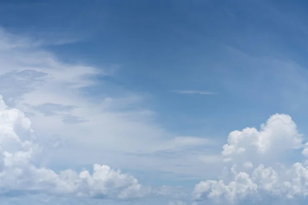 Blue Cloudy Sky Lumina Zilei Textura Fundal Spațiu Copiere — Fotografie, imagine de stoc