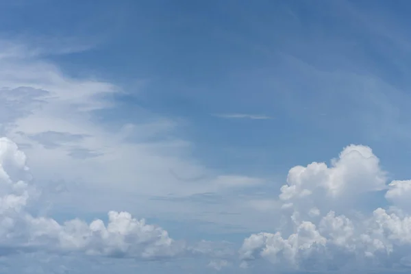 Blue Cloudy Sky Świetle Dziennym Tekstury Tła Miejsca Kopiowania — Zdjęcie stockowe