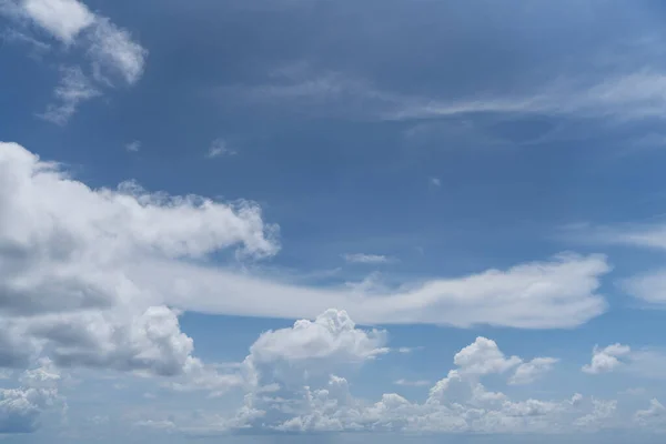 Blue Cloudy Sky Świetle Dziennym Tekstury Tła Miejsca Kopiowania — Zdjęcie stockowe