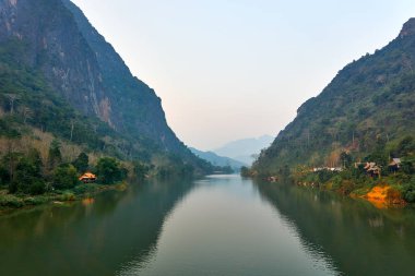 Nong Khiaw, Laos Nam Ou Nehri'nde Ev