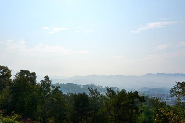 Dien Bien Phu, Vietnam'dan görünüm - 25 Nisan 2019 : D1 Hill Vietnam'daki Dien Bien Phu zafer heykelinin savaşı.