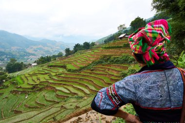 Sapa, Vietnam.- 22. Mai. 2019. Vietnam tepe Tribe Vietnam lao chai sapa valey içinde ricefield üzerinde görünümübakmak.