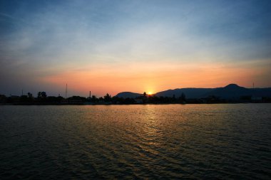 Kampot Kamboçya dağ üzerinde Huzurlu Günbatımı