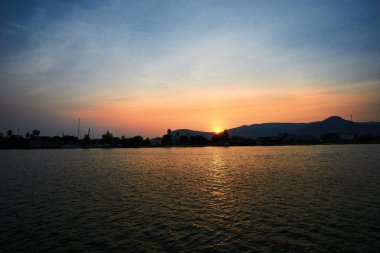 Kampot Kamboçya dağ üzerinde Huzurlu Günbatımı