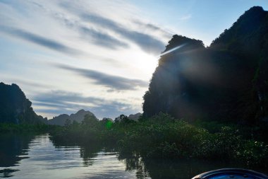Ha long Bay, Vietnam - 10 Haziran 2019: Ha long Bay yakınlarındaki Okyanus Caddesi, Vietnam. kuzey Vietnam'da turistik çok popüler.
