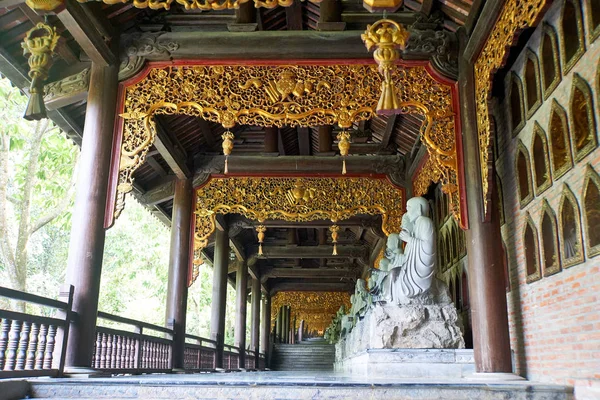 Bai dinh Pagode - die größte Tempelanlage in Vietnam in trang an, ninh binh — Stockfoto