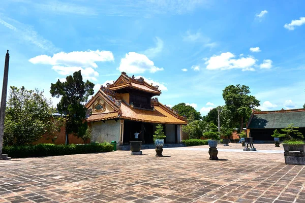 Tomb and gardens of Tu Duc emperor in Hue, Vietnam — Stock Photo, Image