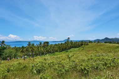 Filipinler, Siargao Adası, 20.Temmuz.2019 : Filipinler'de adada yürüyüş yapanlar