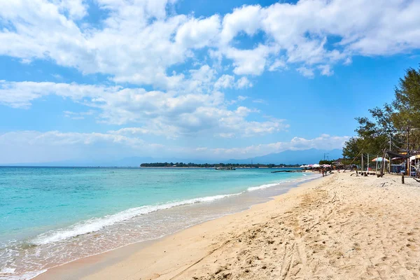 Trawangan, Indonezja-sierpień. 15.2019: łódź na plaży Gili Trawangan — Zdjęcie stockowe